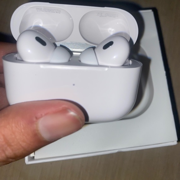 AirPods - Picture 6 of 6